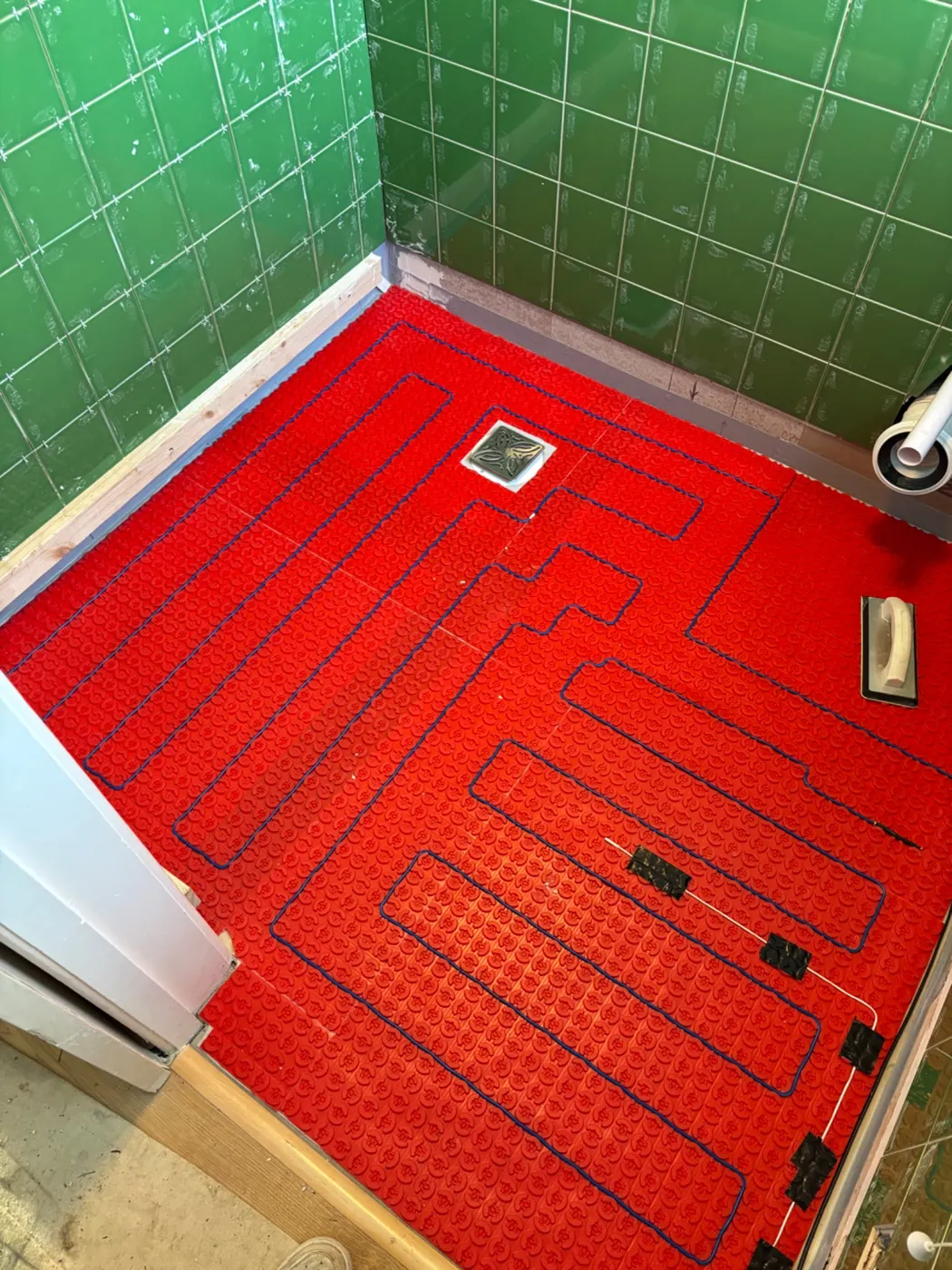Electric underfloor heating installation